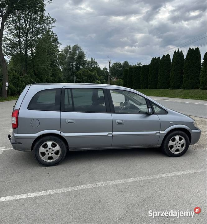 Opel Zafira A 18 gaz 2005r 7 osób podkarpackie Pilzno