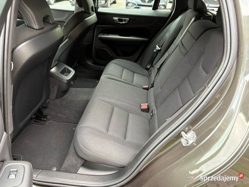 Volvo V60 Podgrzewane fotele i kierownica Kamera relingi dachowe Lipówki