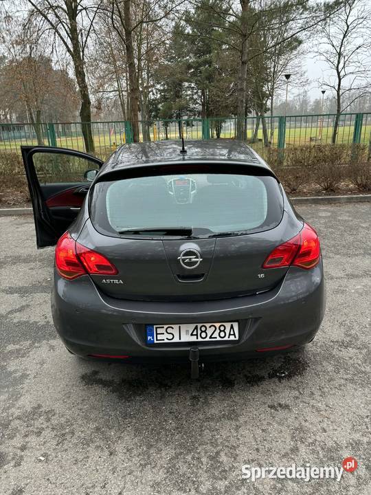 Opel Astra J 16 Burzenin