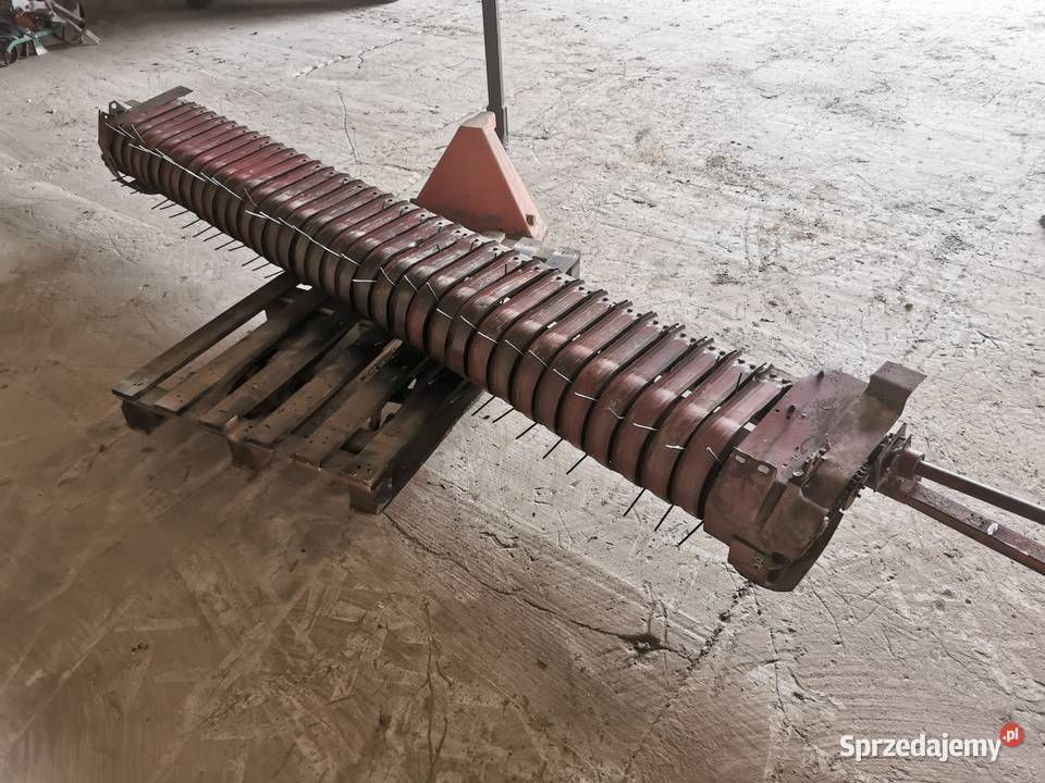 Podbieracz pokosów Bizon Z056