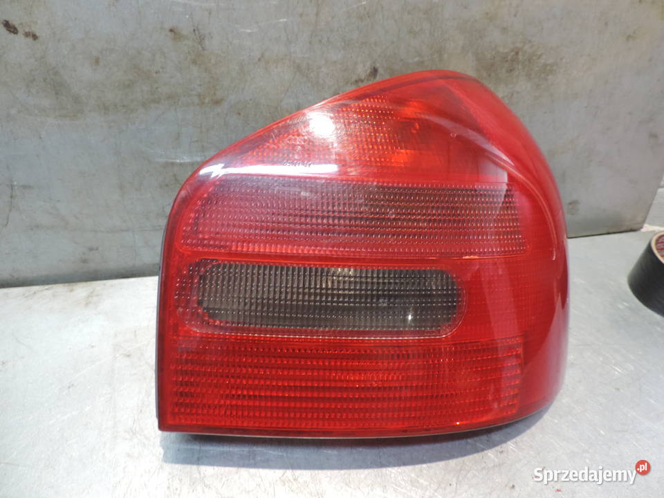 AUDI A3 8L LAMPA PRAWY TYŁ osobowe Nowy Sącz
