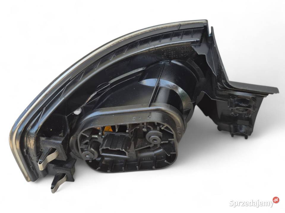LAMPA TYŁ PRAWA W BŁOTNIK SEAT IBIZA III SMOKE osobowe sprzedam