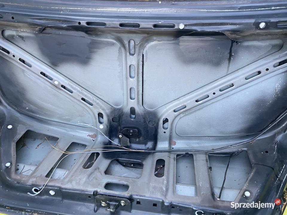 MercedesBenz E W124 Klapy bagażnika bez rdzy Łagiewniki
