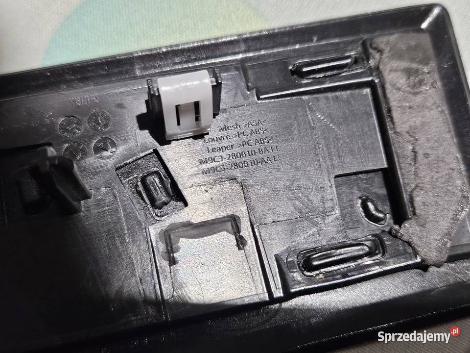 JAGUAR EPACE R X540 LISTWA NA BŁOTNIK PRAWA Międzychód