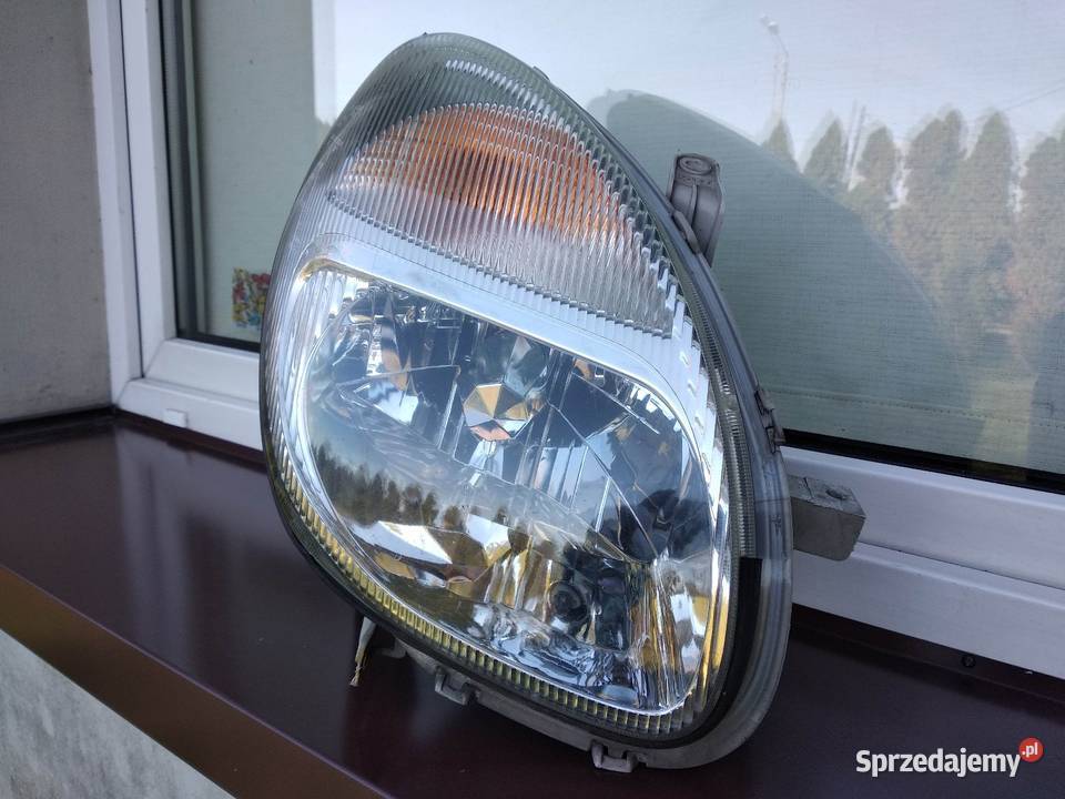 Daihatsu Sirion M100 lampa przednia prawa osobowe Sieradz