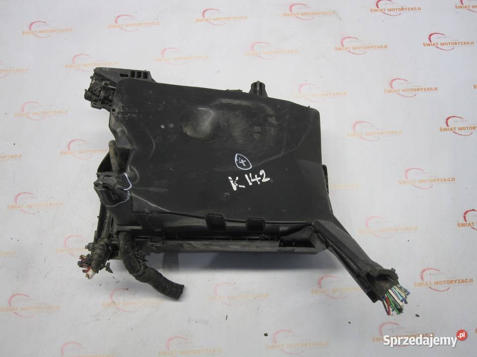 TOYOTA AVENSIS T27 III 10r skrzynka Skrzynki bezpieczników Kielce sprzedam