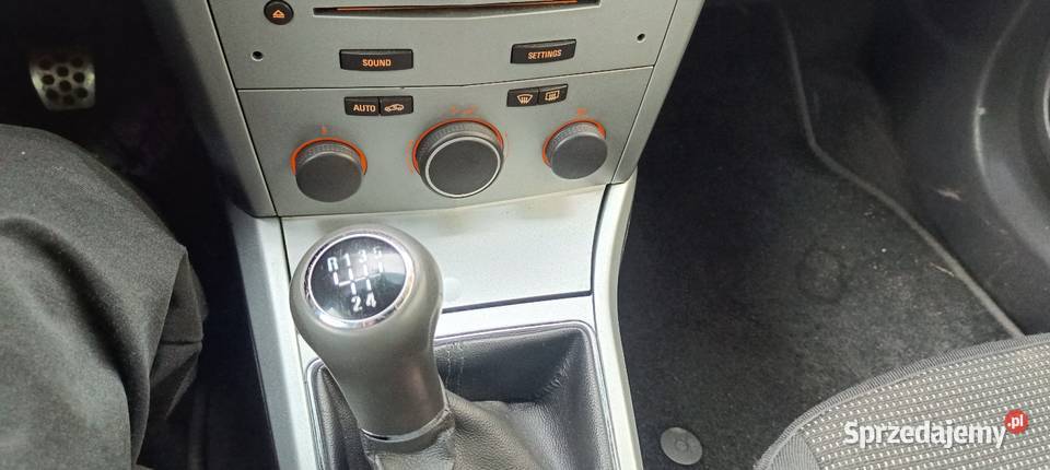 Opel Astra GTC 18 wielofunkcyjna kierownica