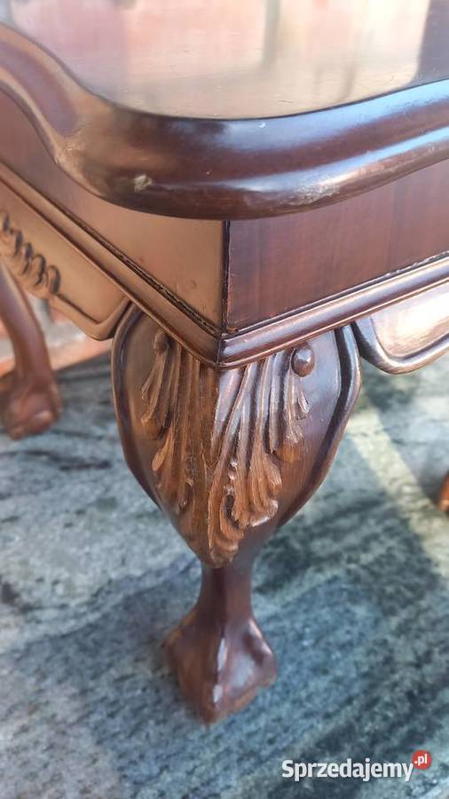 Drewniany stolik boczny w stylu Chippendale z Gawroniec
