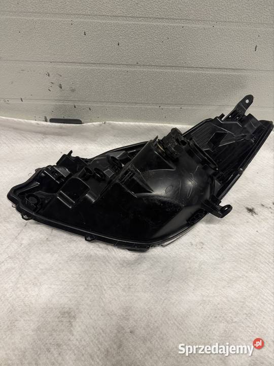 Lampa prawa Toyota yaris III lift 1417 zwykła prawe Jasienica