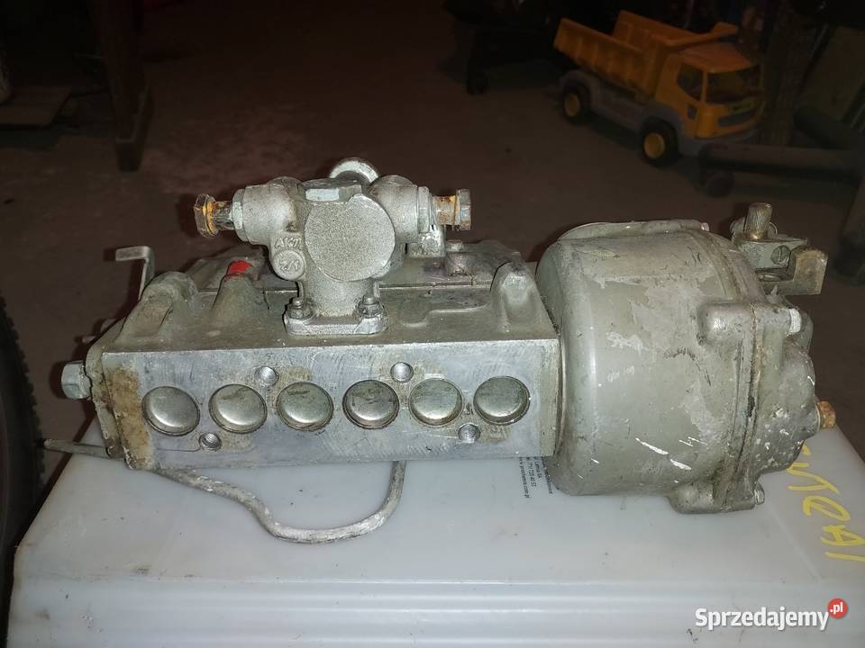 Pompa wtryskowa Rok produkcji 1983 Niemodlin