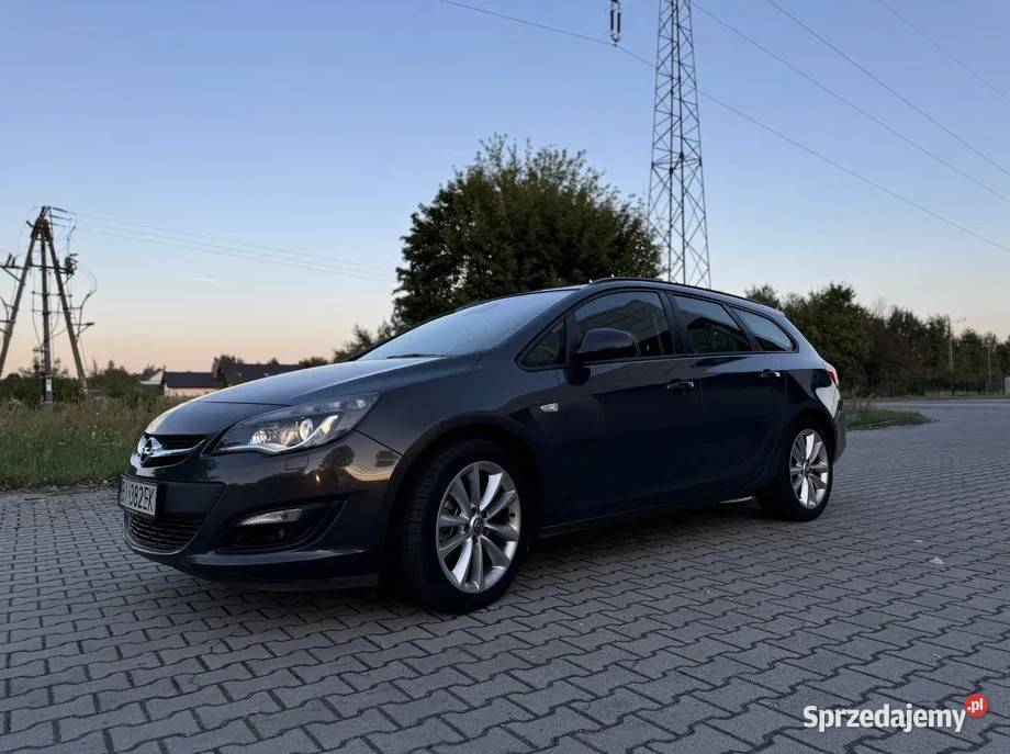 opel astra J lift kombi 2014r silnik nie równa Piotrków Trybunalski