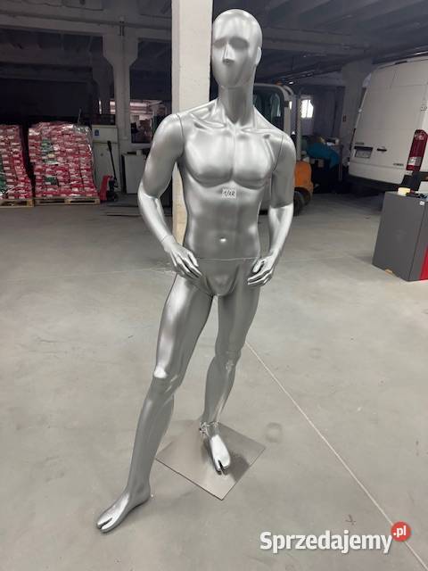 Syndyk sprzeda towar handlowy i wyposażenie