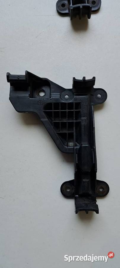 Lewy ślizg tylnego zderzaka 4A0807483A Audi 100 Luzino