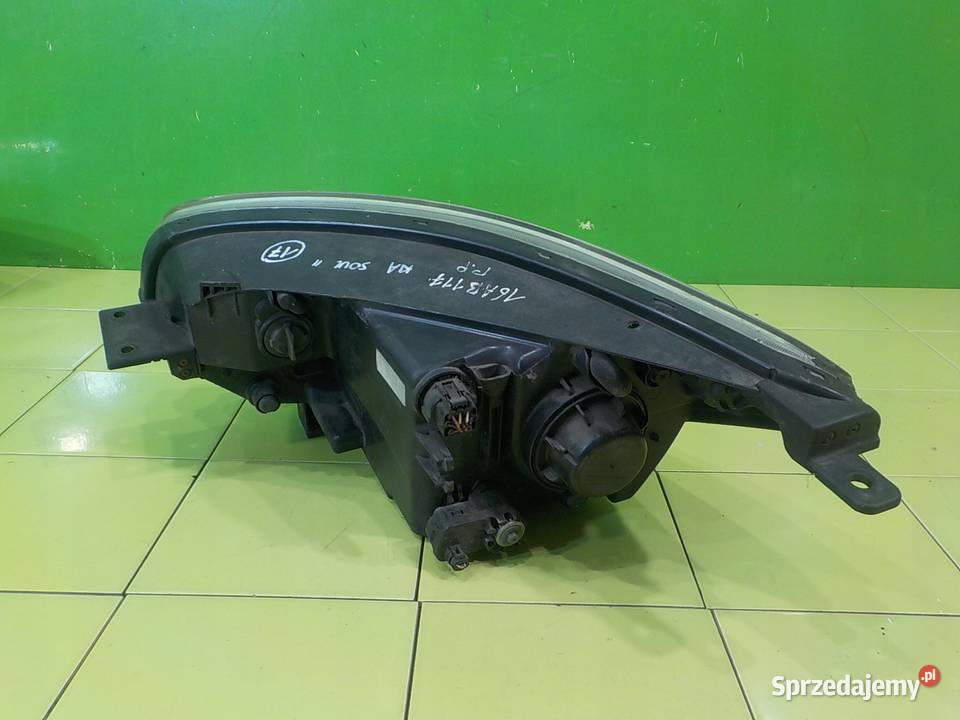 KIA SOUL II 16 CRDI 15r 5D lampa prawa przod