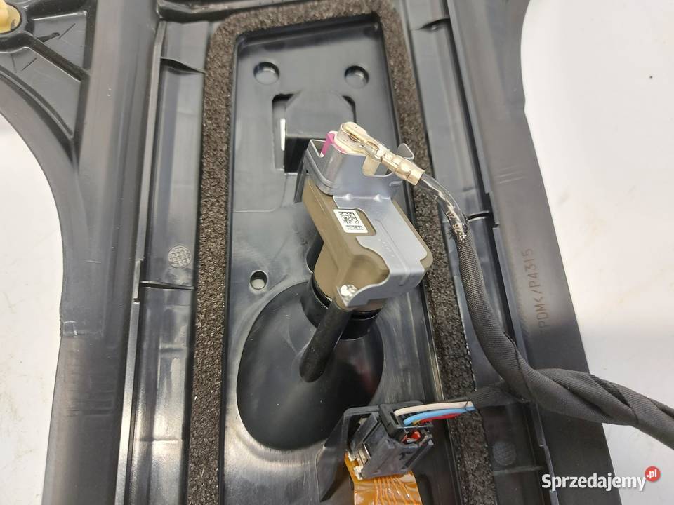 TESLA MODEL Y 2024r ZEWNĘTRZNA LISTWA SŁUPKA osobowe