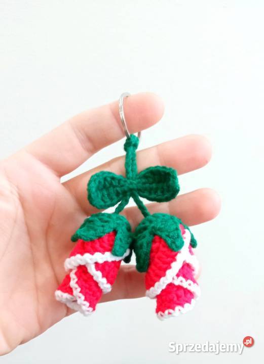 Różyczki wykonane na szydełku brelok do kluczy sprzedam