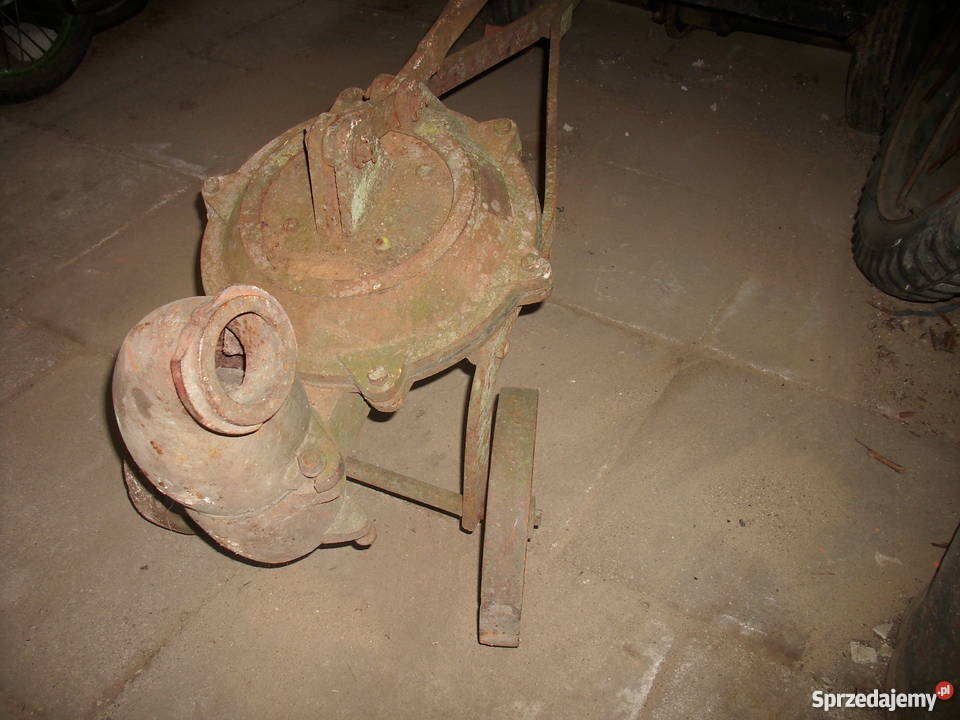 Przedwojenna zabytkowa pompaozdoba ogrodu Lipiany