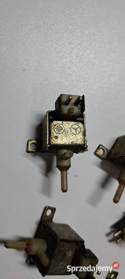 Zaworek podciśnienia Mercedes W123 osobowe pomorskie Luzino