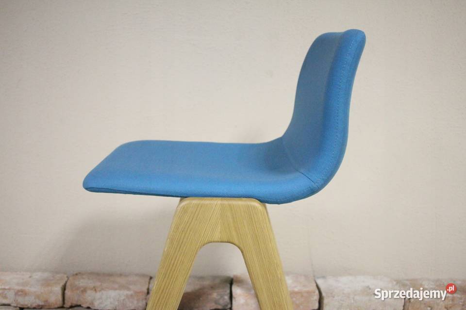 Piękne hokery Naughtone