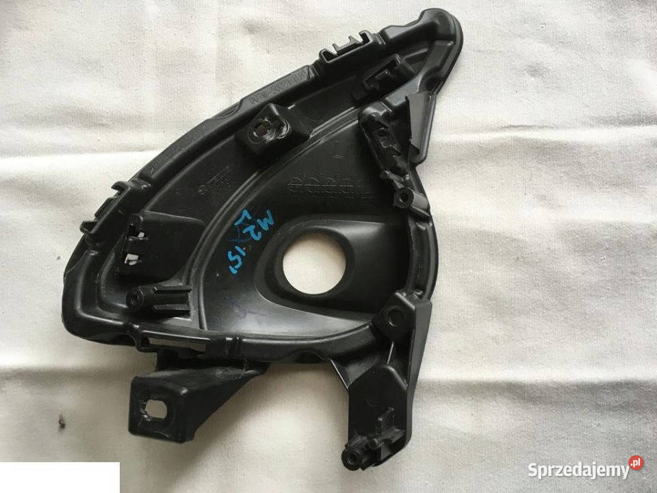 Mazda 2 2017 ramka halogenu kratka LEWA osobowe Kozubszczyzna