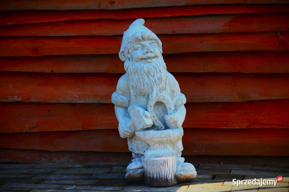 Figury rzeźby ogrodowe krasnal kowal Goliszów