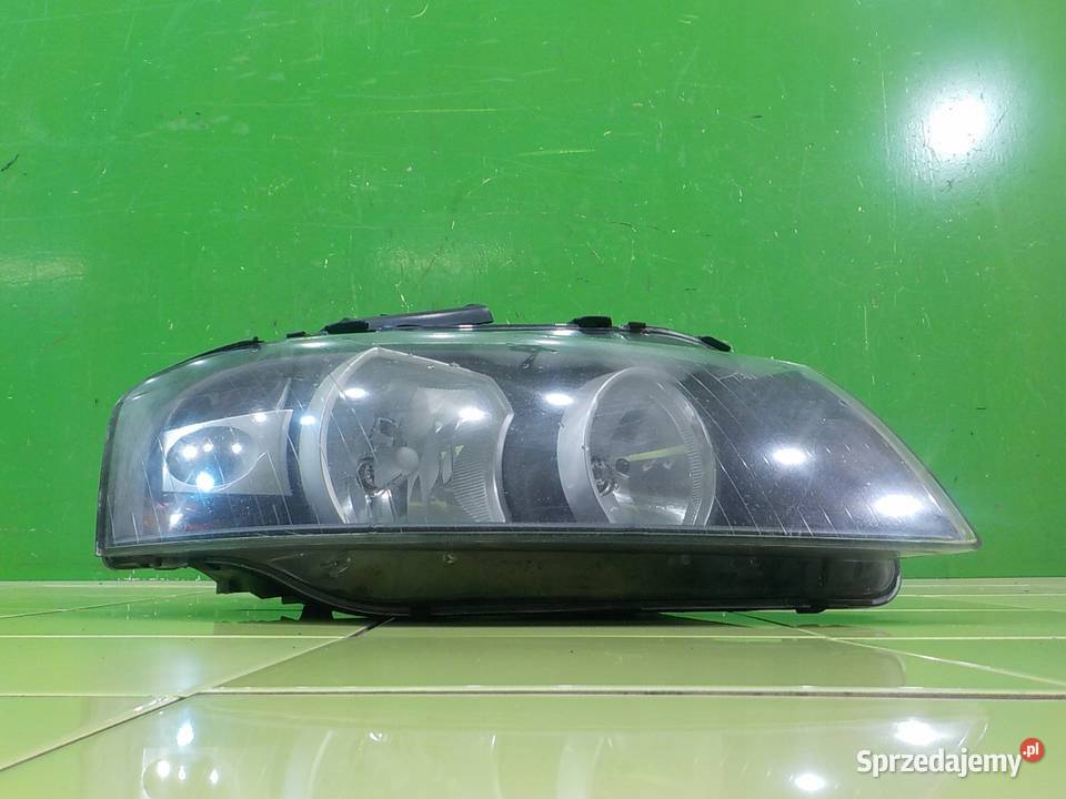 AUDI A3 8P II 18 TFSI 07r HB 5D lampa prawa Suków