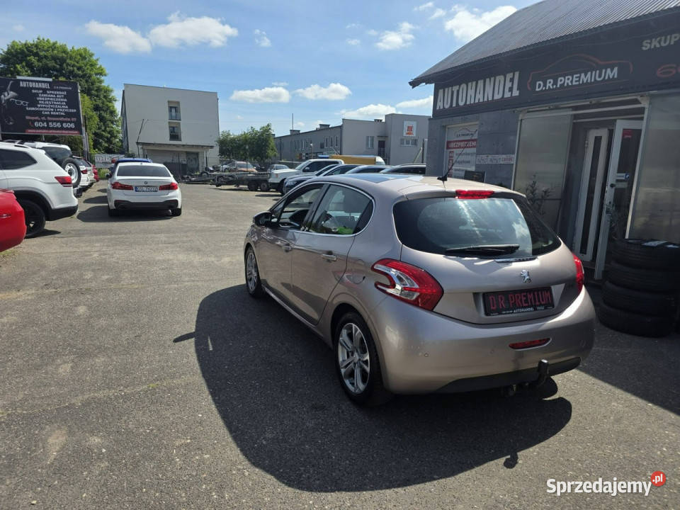 Peugeot 208 16 Benzyna 120 Klima LED Panorama Słupsk