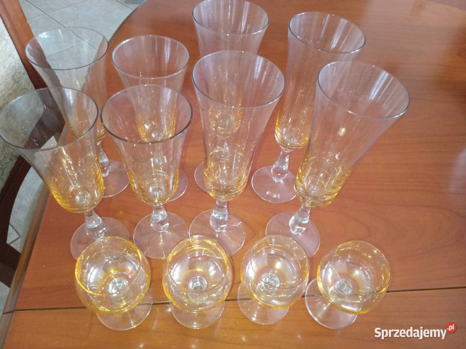 12 kieliszków sprzedam