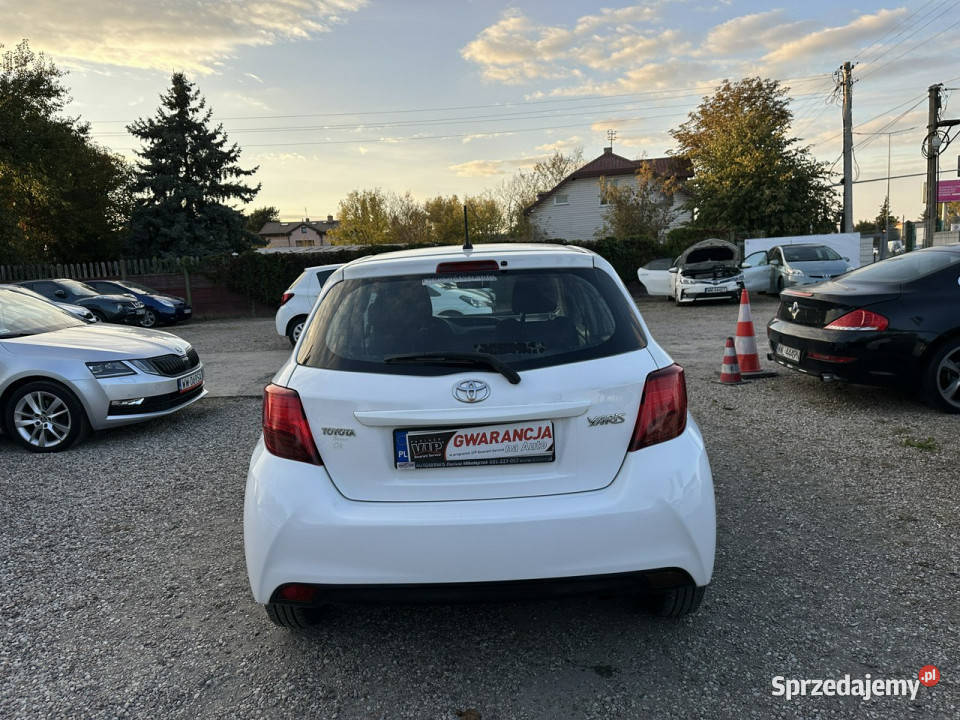 Toyota Yaris 201513benz 996 biały Warszawa