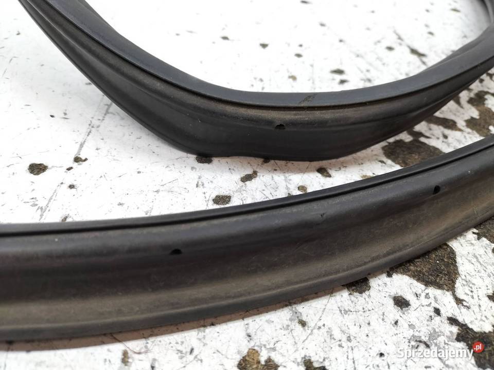 USZCZELKA KLAPY TYŁ BAGAŻNIKA SEDAN USA VW Rok produkcji 2016