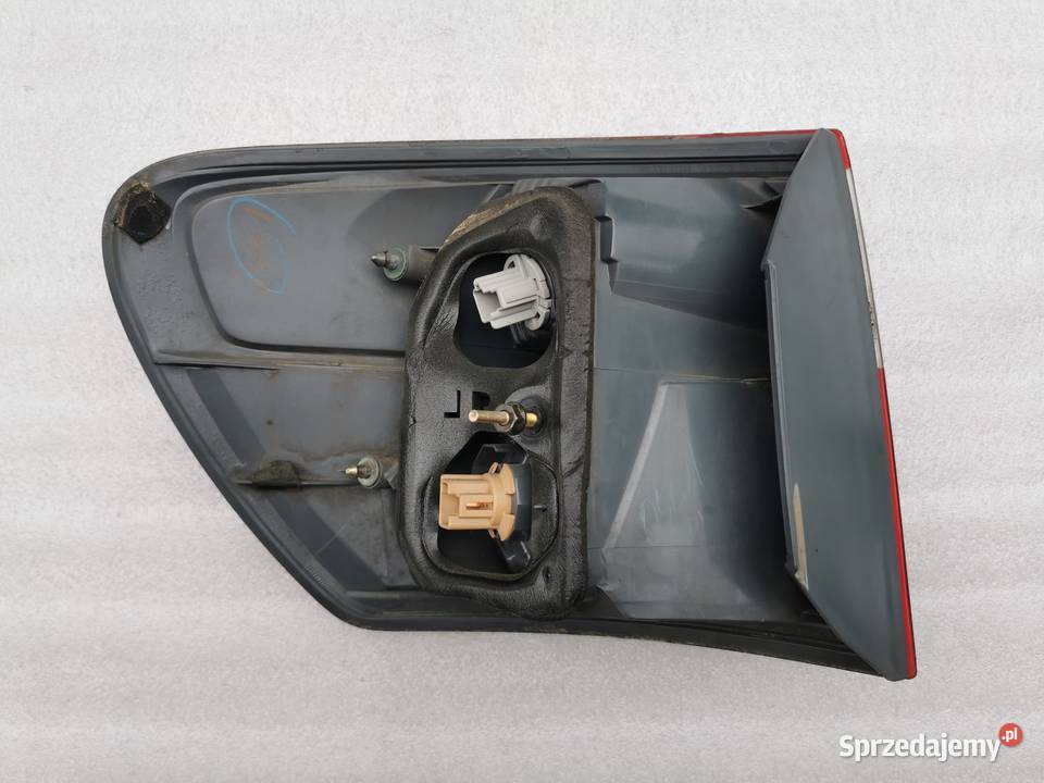 Lampa Prawy Tył Tylna Prawa Toyota Avensis Verso