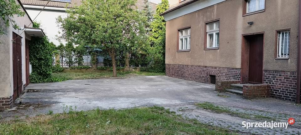 Sprzedam Dom z 2 Mieszkaniami i 2 Garażami Zielona Góra