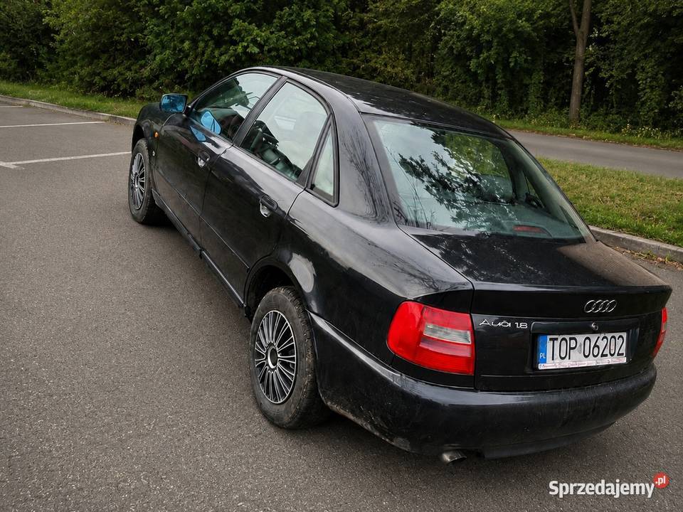 Audi A4 B5 16 benzyna 1997 jeżdżące ważne OC i Sandomierz