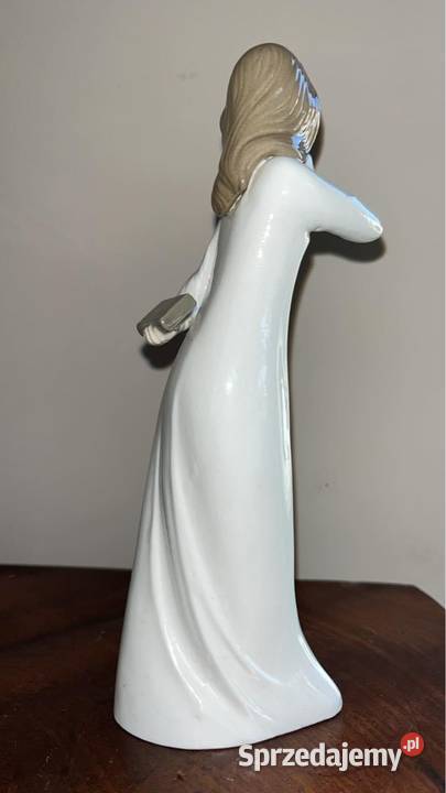 Figurka Dziewczynka z książką Marco Ginero Hand Porcelana i szkło pomorskie Gdańsk