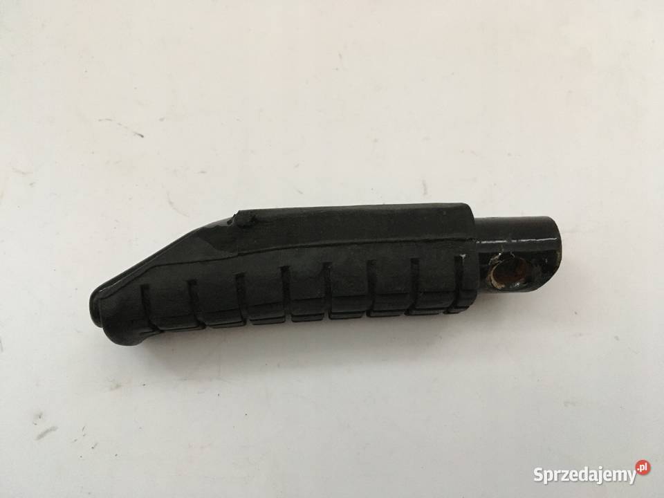 Suzuki GZ VN podnóżek pasażera tył lewy