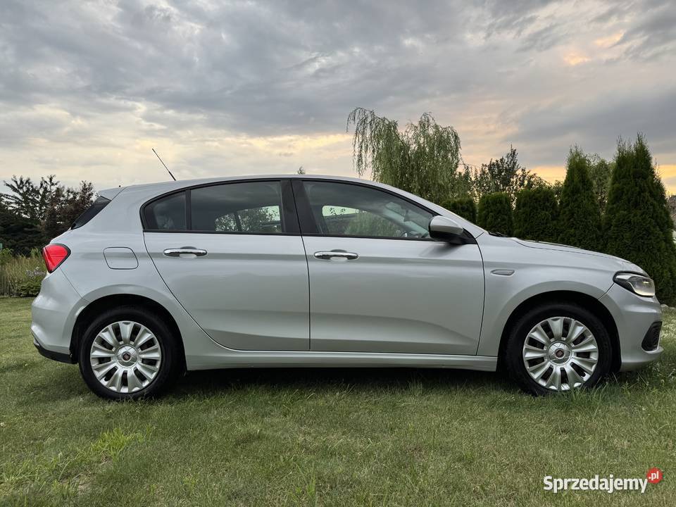 Fiat Tipo Easy 14 95 Benzyna Hatchback stan srebrny Warszawa