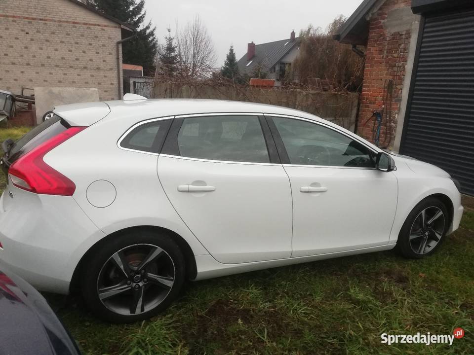 Volvo V40 14r R design D2 115 61446 całe na diesel