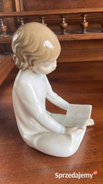 Chłopiec czytający książkę Zaphir Lladro Gdańsk