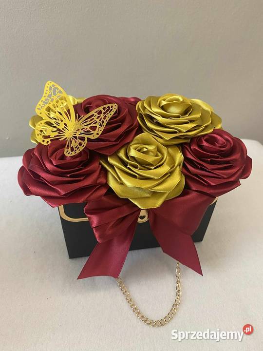 Elegancka torebeczka z różami ze wstążki w śląskie Dąbrowa Górnicza