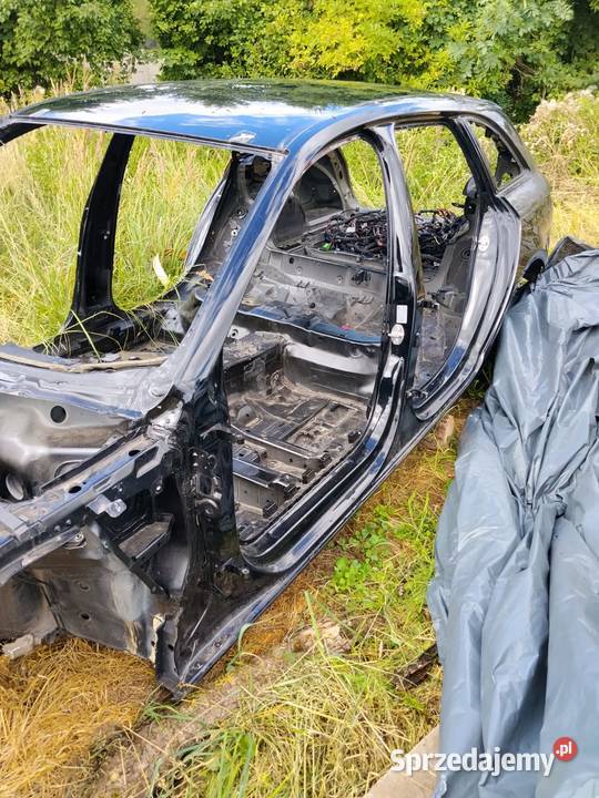 Słupek ćwiartka lewy przód Audi a4 b9 przed lift Zbąszyń