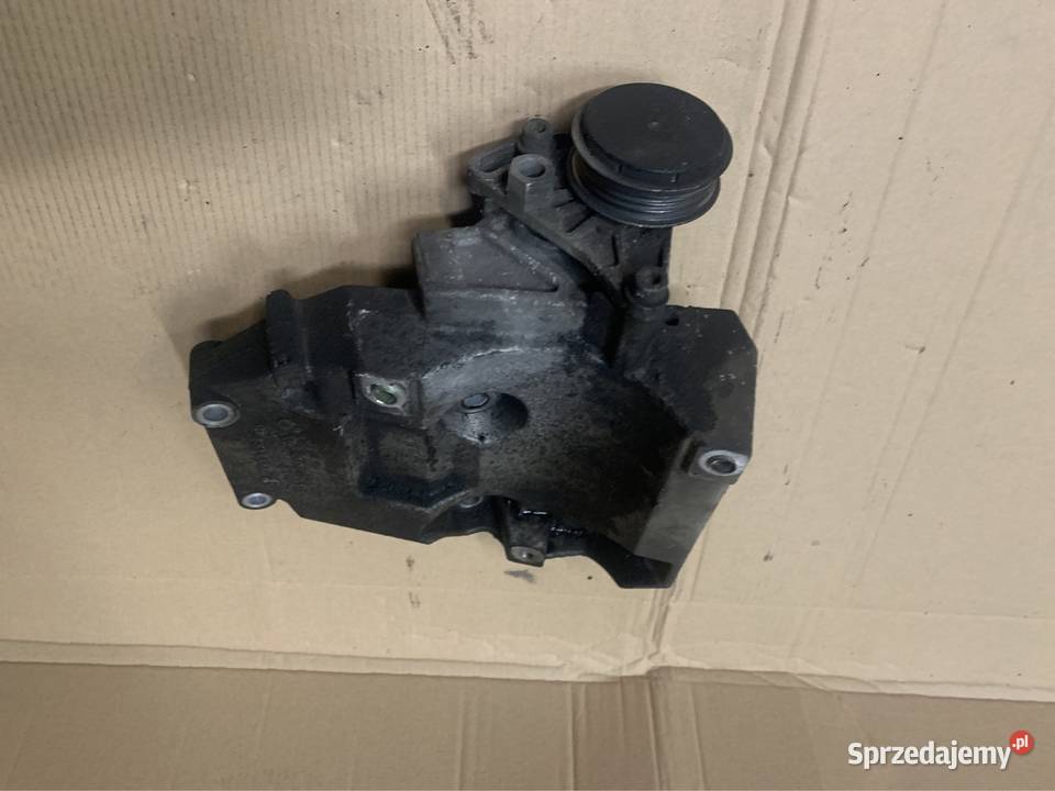 Łapa mocowanie kompresora 038260885 vw passat b5 Szczecin