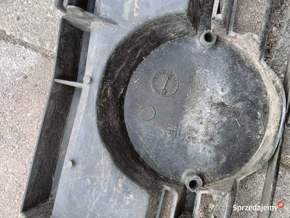 Opel Ascona C grill Atrapa 90037142 Wiązów