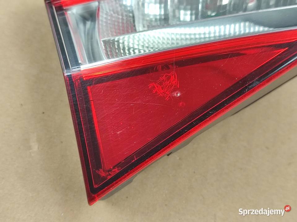 LAMPA LEWY TYŁ W KLAPĘ SKODA SUPERB III KOMBI