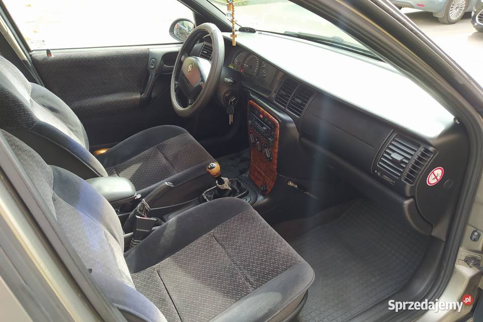 Opel Vectra B 20 LPG kombistan długie opłaty złoty Kraków