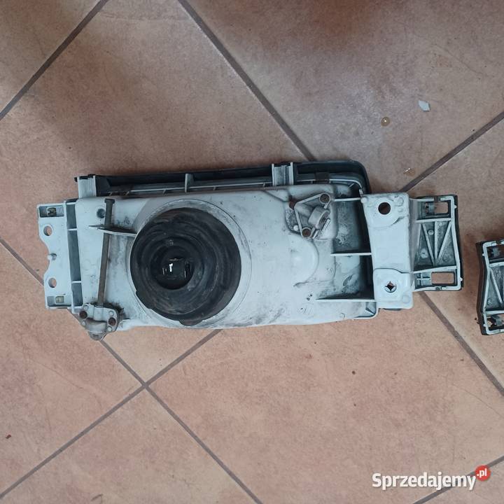 Mazda 323 lampa prawa lewa przod osobowe Rakoniewice