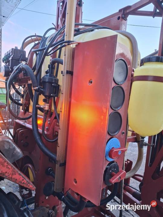 Opryskiwacz zawieszany marki Hardi Łańcut