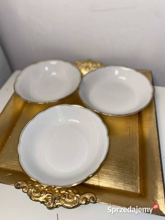 trzy porcelanowe małe półmiski półtalerze