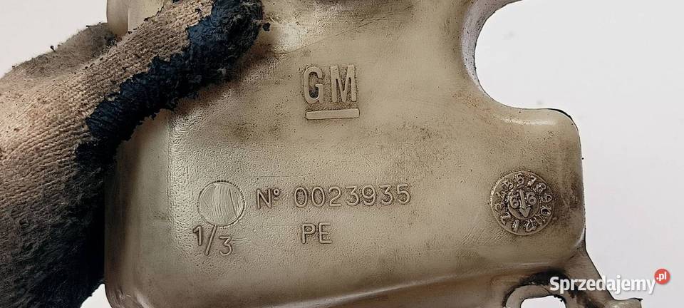 ZBIORNICZEK SPRYSKIWACZY OPEL ASTRA F 0023935 osobowe Lipno