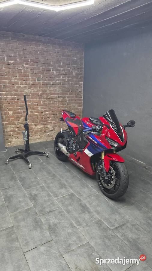 Honda Cbr 1000RR 2023 Doinwestowana Carbon nie Przystajń