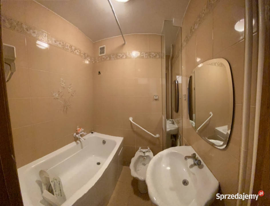 Przestronne 3 pokoje w ścisłym Centrum Rok budowy 1960 Warszawa